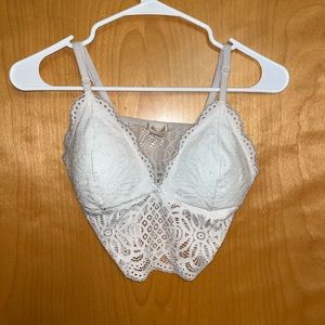 FOREVER 21 WHITE BRALETTE SIZE:M